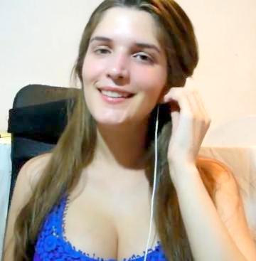 Luz ASMR Busty Girl Doing ASMR Very Exciting